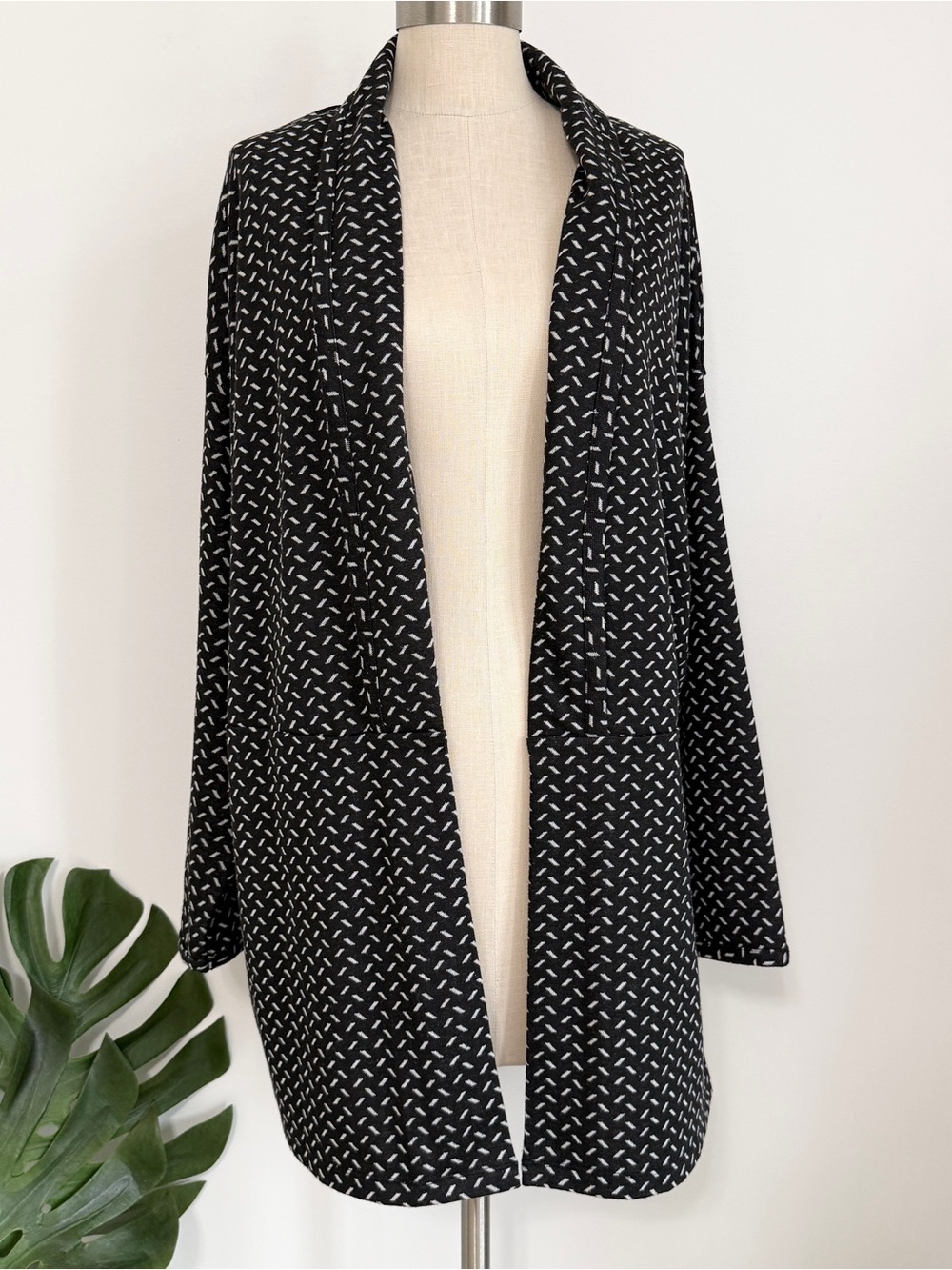 BCBGeneration Black & White Patterned Open Front Cardigan Women's Large BCBG